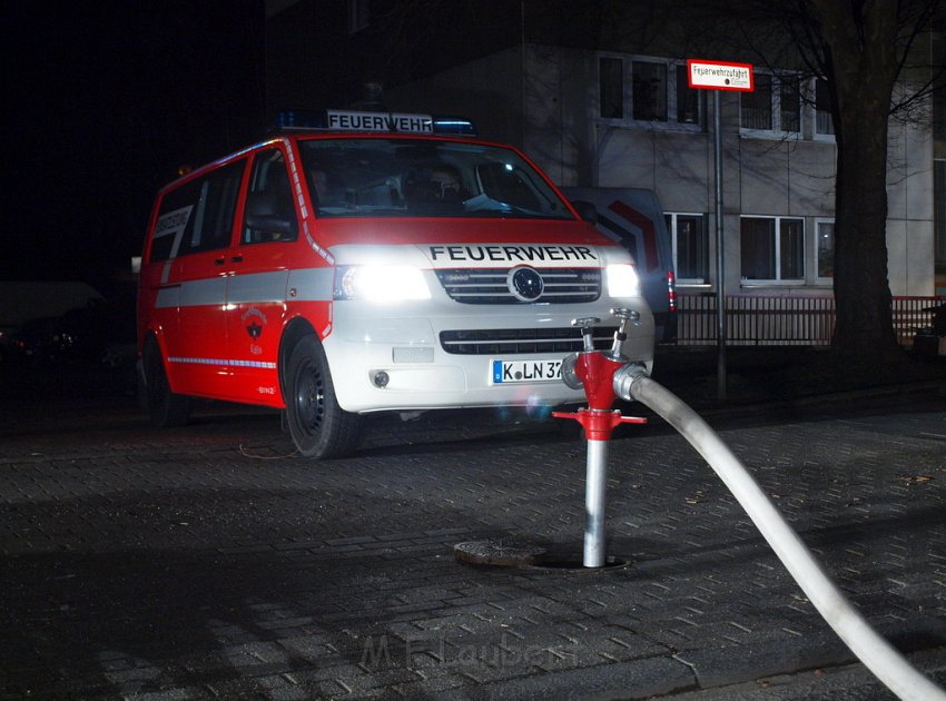 Feuer 3 Kellerbrand Koeln Ostheim Gernsheimerstr P50.JPG